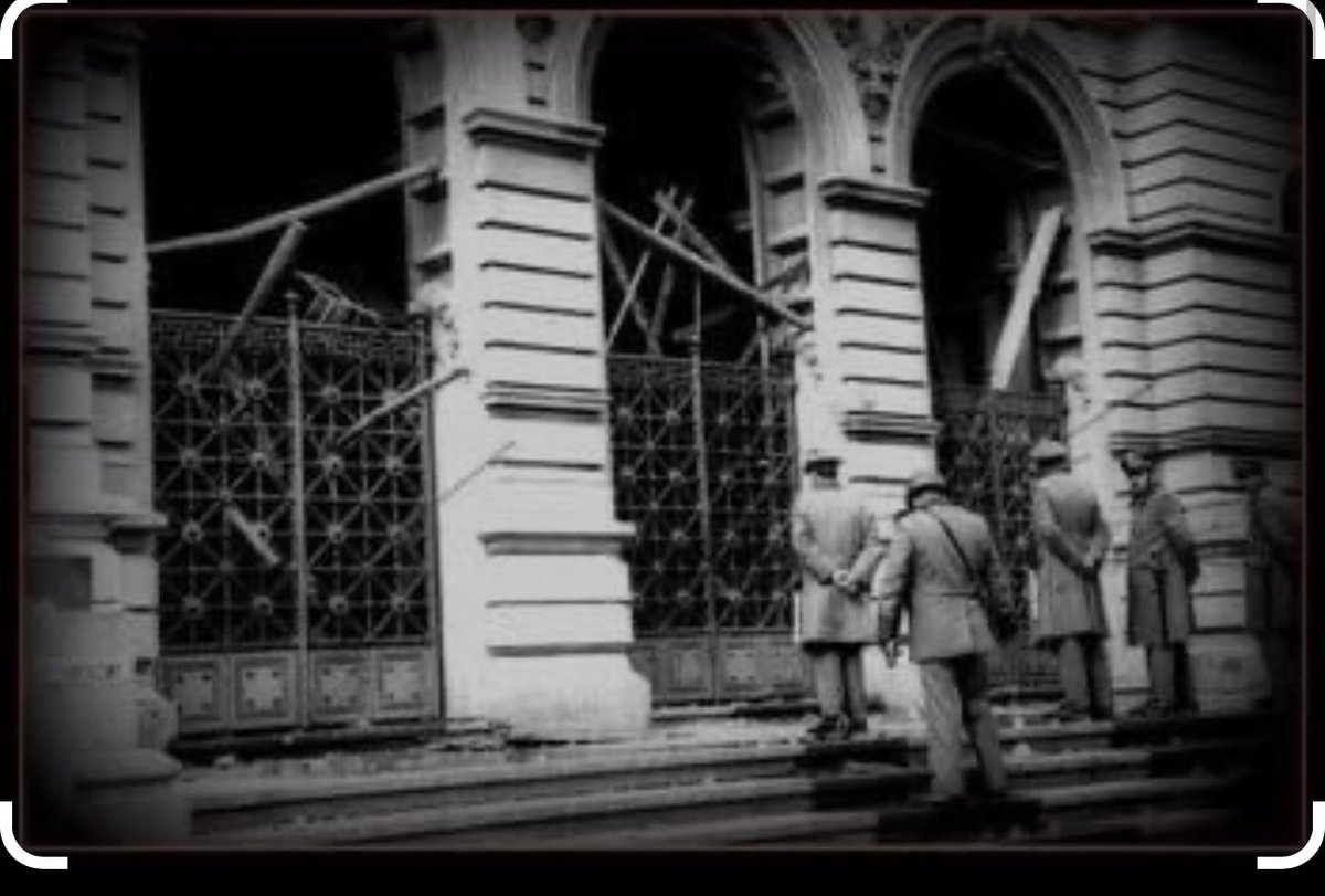 andrea_zumar's tweet photo. 27 de Junio de 1973

A 51 años del Golpe de Estado, debemos reafirmar nuestro compromiso con la democracia y la Instituciones. 

Aquella dictadura afectó a todos los uruguayos: limitó libertades, censuró la libertad de expresión, encarceló a miles de compatriotas y persiguió  las ideas republicanas. 

Como parte del embate autoritario, los médicos y la sociedad toda, sufrimos el atentado a la educación, con la intervención de la @Udelaruy y también el ataque a la salud, con la intervención de @casmuoficial 
Debemos asumir la responsabilidad de no olvidar esta página negra de nuestra  historia y también, trabajar día a día para que “Nunca Más” nuestro país viva un período de Terrorismo de Estado y autoritarismo.