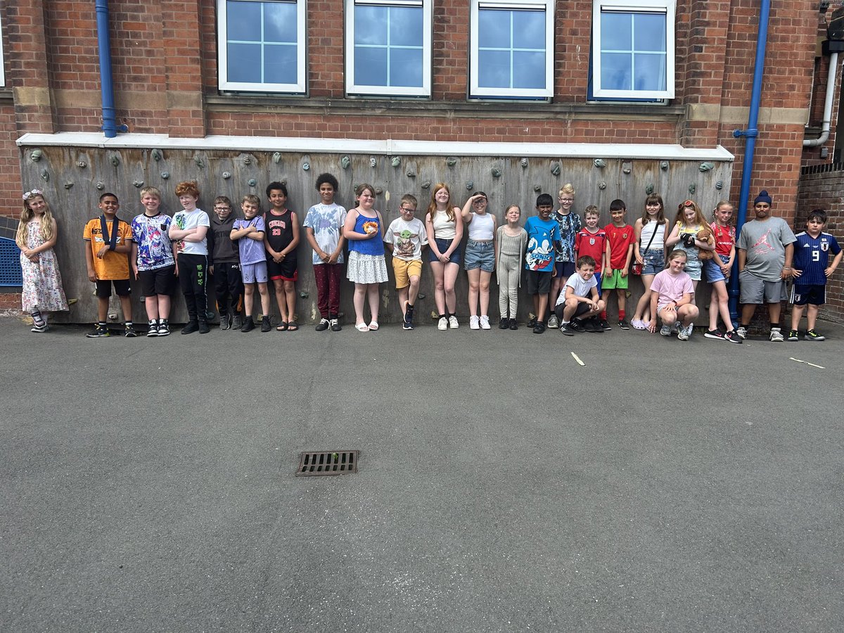 latimerprimary's tweet image. On Monday, #ClassSM dressed in their own clothes that represent who they are to celebrate diversity and our simple truth ‘We are all equal but different’. #allequalbutdifferent @GECCollect