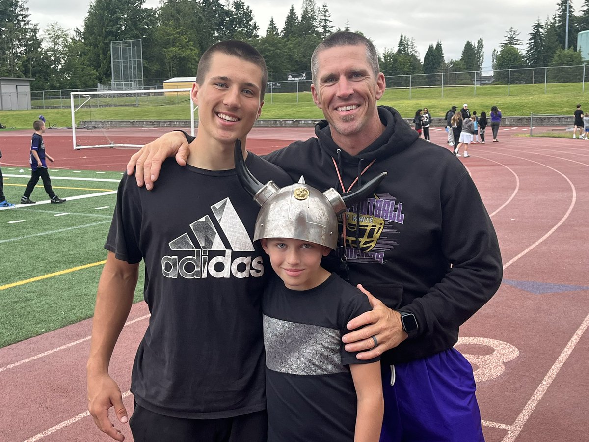 Eric Dinwiddie (@dinwiddieeric) on Twitter photo Day 3 of LSHS youth football camp. Love when we have a camper, player and a coach at camp all in the same family. The Pester’s and special people. <a href="/LSHSVikingsFTB/">Lake Stevens HS Football</a> Day 3 of LSHS youth football camp. Love when we have a camper, player and a coach at camp all in the same family. The Pester’s and special people. <a href="/LSHSVikingsFTB/">Lake Stevens HS Football</a>