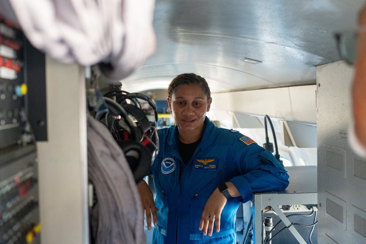 jaycastrophotos's tweet image. Had an amazing day at the GoesU launch, learning about the NOAA hurricane plane from its brave pilots and engineers. We even got to sit in the pilot's chair! Huge thanks to #NASAkennedy and #FlyNOAA for this incredible opportunity. 🌪️✈️ #HurricaneResearch #NOAAGulfstream