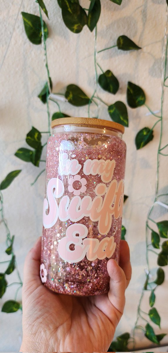 ‼️New Product Alert‼️
Where are my Swifties at? 
Glitter Snow Globe glass cups! 
Like the idea, want something different? I can customize it! 

stephiemakesthat.com/shop/ols/produ…