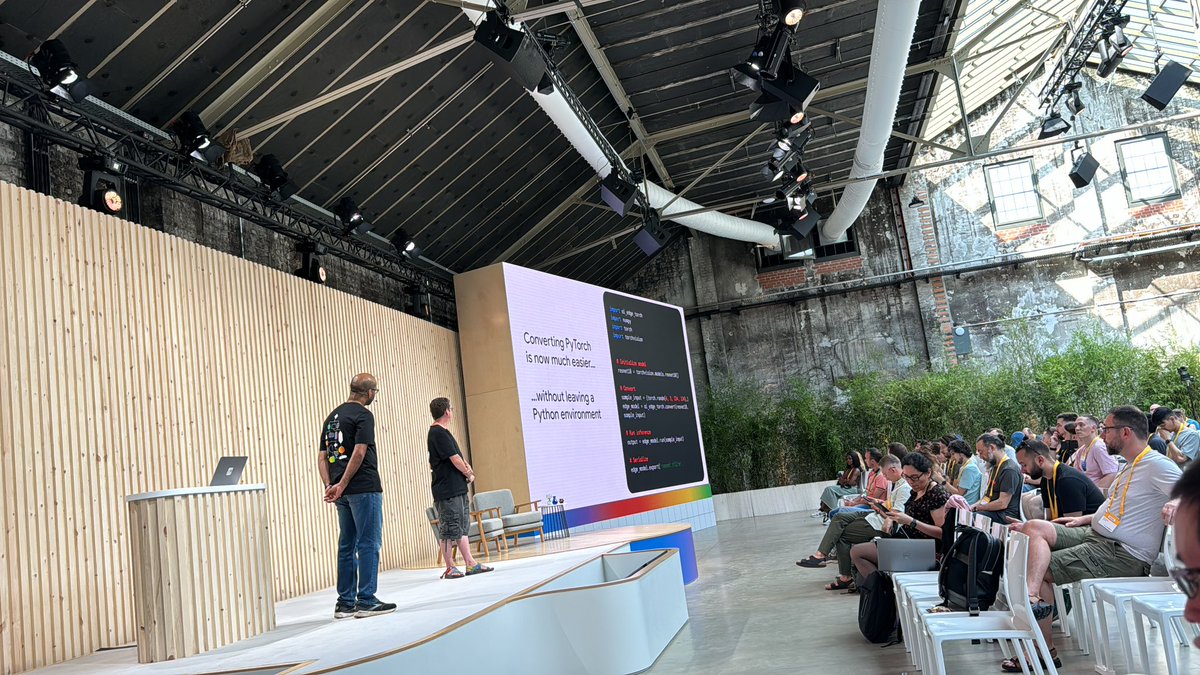 jocarrasqueira's tweet photo. Multi-framework support in #TFlite gives you an amazing level of optionality. @ptruiz_dev sharing more on #EdgeAI at #GoogleIOConnect in Berlin ๐๐ป https://t.co/3ISHslwT69