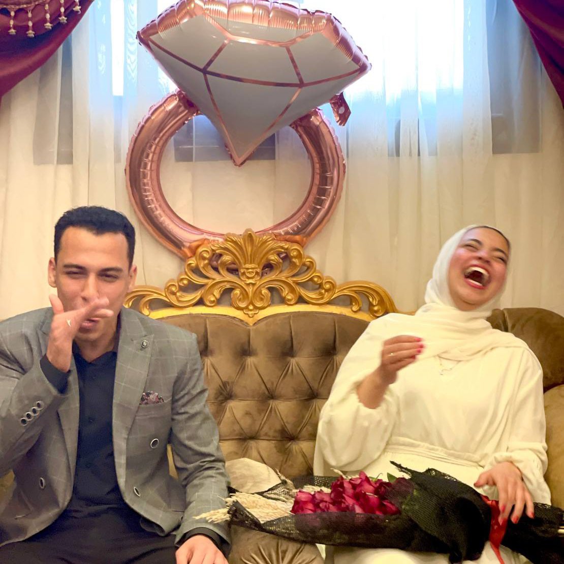 He always keeps me laughing like this ,so I married him 💕