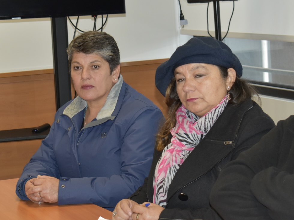 📍#AgendaMOP | Trabajar en soluciones para caminos y avanzar en mejores rutas fueron parte de temas tratados por el SEREMI <a href="/PDelafuente2021/">Paulo De la Fuente Paredes</a> en reunión con el Diputado @CristobalGob el alcalde <a href="/munisannicolas/">Municipalidad de San Nicolás</a> Víctor Hugo Rice y dirigentas de diferentes sectores rurales
#Ñuble