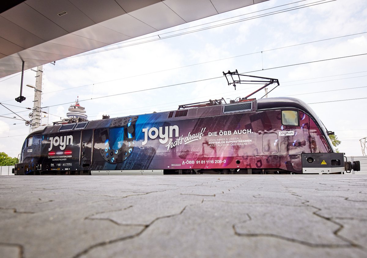 unsereOEBB's tweet photo. Wir erweitern unser Entertainment-Angebot: Die Streamingplattform JOYN ist nun offizieller Partner der ÖBB, für noch mehr Komfort. 🤝 Mit dem ÖBB #Railnet erwartet euch kostenlos spannende Unterhaltung. Ab sofort ist die JOYN Lok auf Schiene. 🔥 ©ÖBB/Scheiblecker https://t.co/DwIxhjH59a