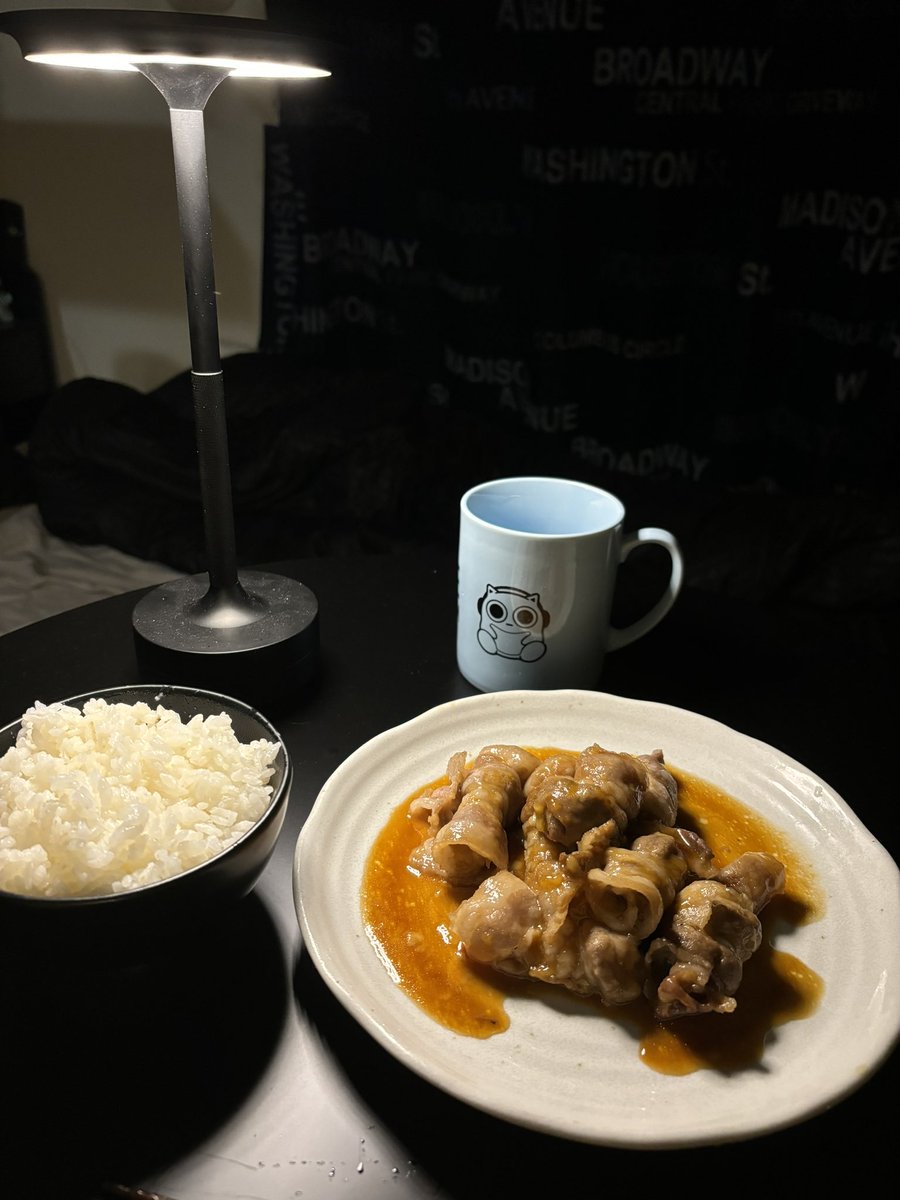 このライトあるだけでおしゃカフェ風にできるの優秀すぎる