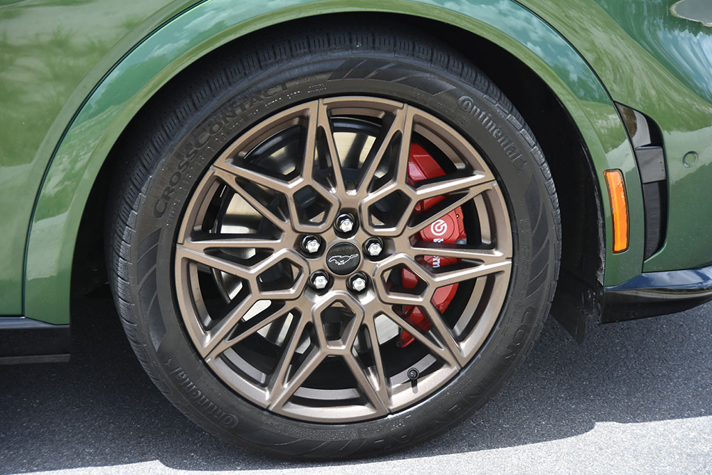 AutomotiveAddicts tweet media