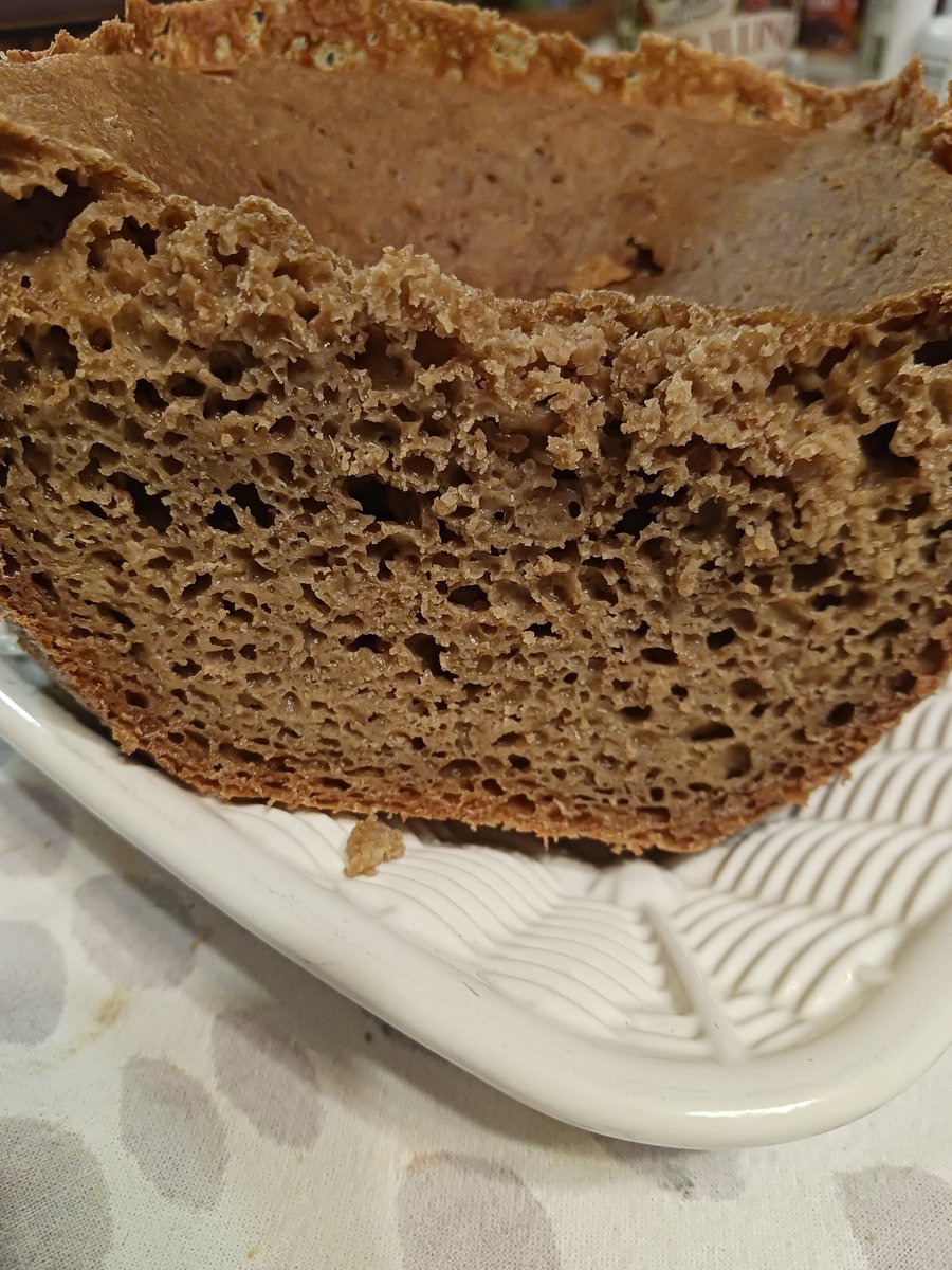 ToniTileva's tweet image. Speaking of #breadmachine, look at this #crumb on the 100% einkorn bread. #breadalldayeveryday