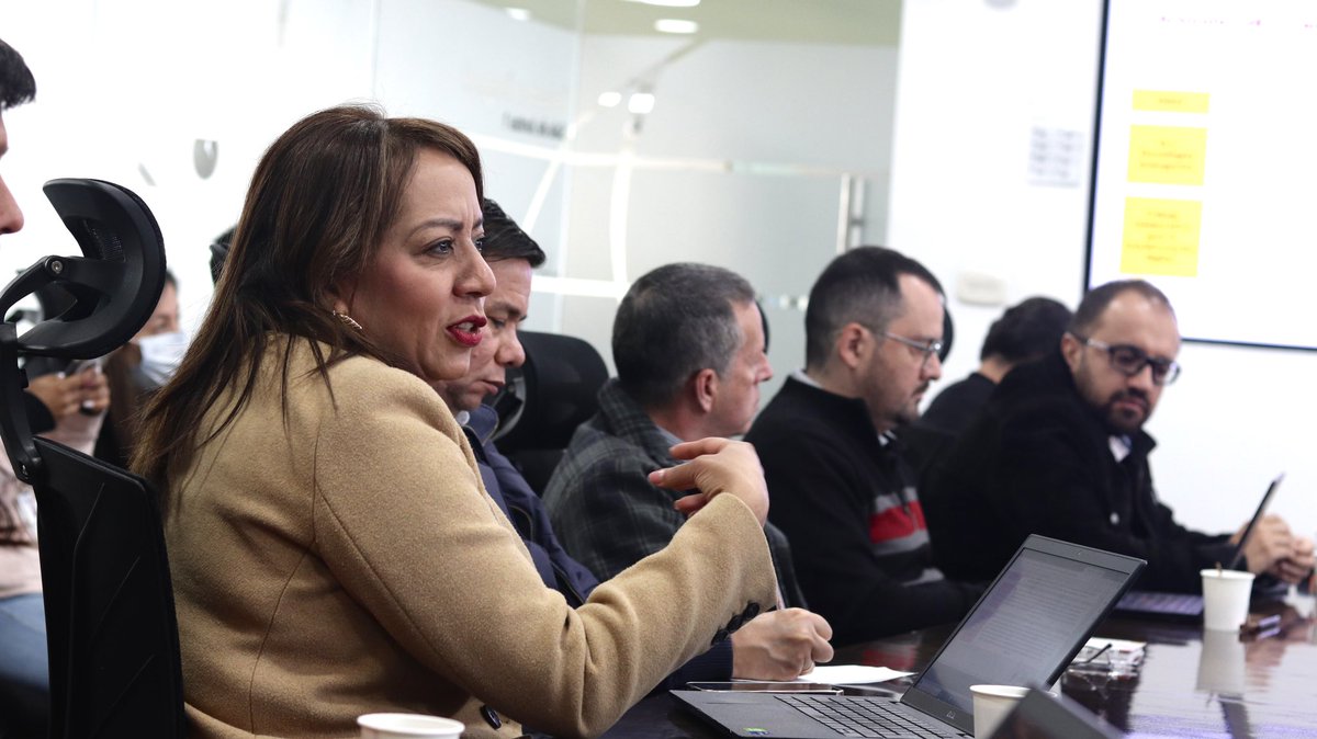 ConsejeriaTIC's tweet image. En la sesión, @arlethsaurith, consejera TIC (e) socializa con el equipo del comité #IDECA la estrategia de infraestructura de datos para convertir a Bogotá en una #CiudadInteligente (programa 35 del #PlanDistritaldeDesarrollo).