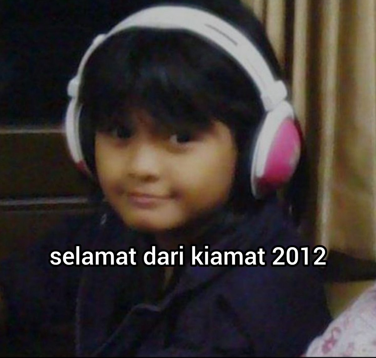 shittiersb's tweet photo. suka kok sama temen sendiri?
— salmon few tweets au. https://t.co/WcxbcdCKl7