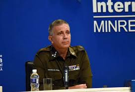 Los proyectos de leyes de Migración, Extranjería y Ciudadanía están  siendo analizados por estos días con los diputados, previo a su  presentación en la Tercera Sesión Ordinaria del Parlamento cubano, en  julio.
#ArtemisaJuntosSomosMás 
#Cuba 
<a href="/DiazCanelB/">Miguel Díaz-Canel Bermúdez</a> 
<a href="/PartidoPCC/">Partido Comunista de Cuba</a>