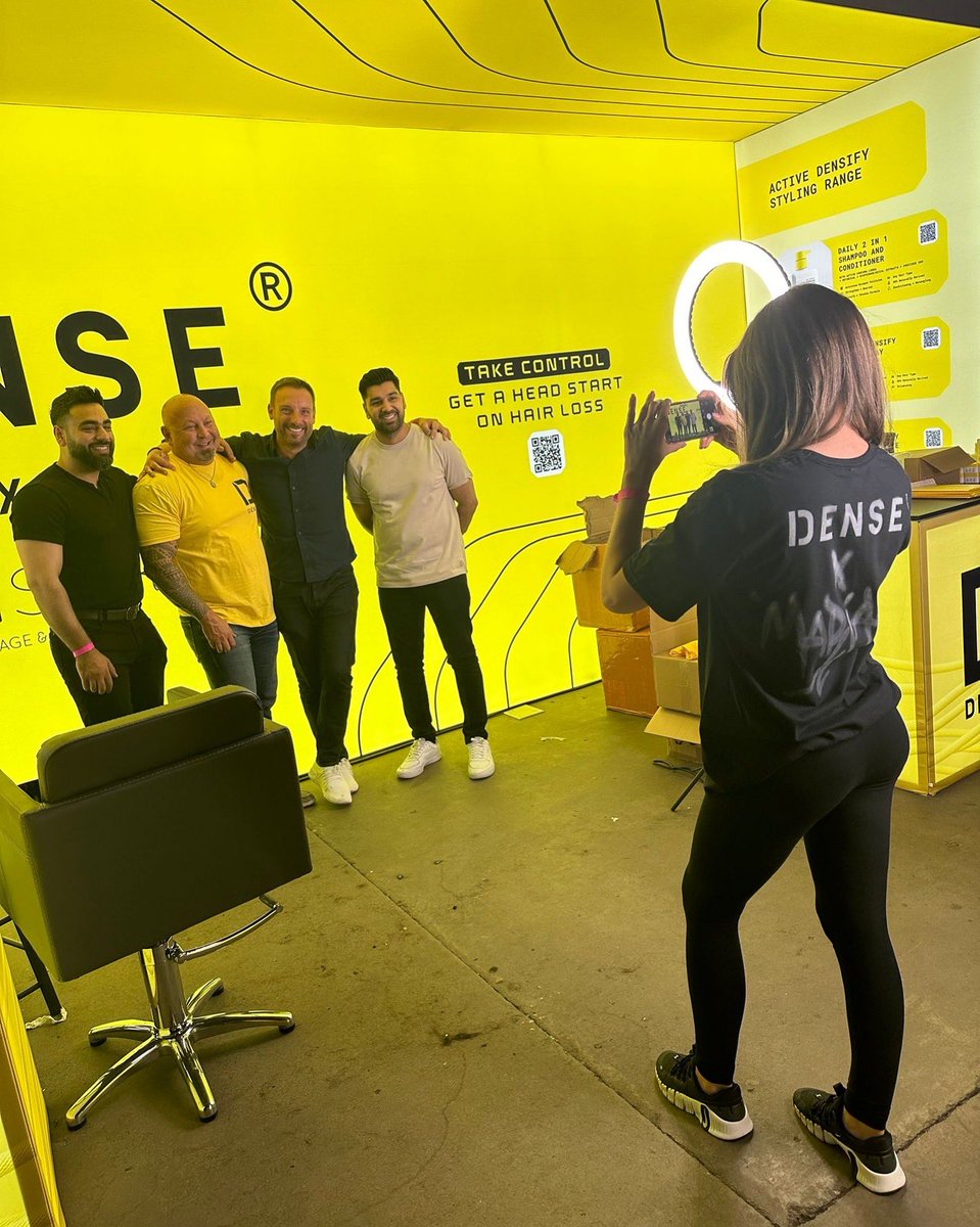 Exper1encestaff's tweet photo. ✨🪮💛 experience staff were supporting our client @densehairexperts with their exhibition stand at @hairconshow this week at @O2VicWarehouse in Manchester ⭐️
#o2victoriawarehouse #dense #hairconshow #experiencestaff

https://t.co/8jIQOudKuV 🤍✨ https://t.co/XrIpgkz2Tg