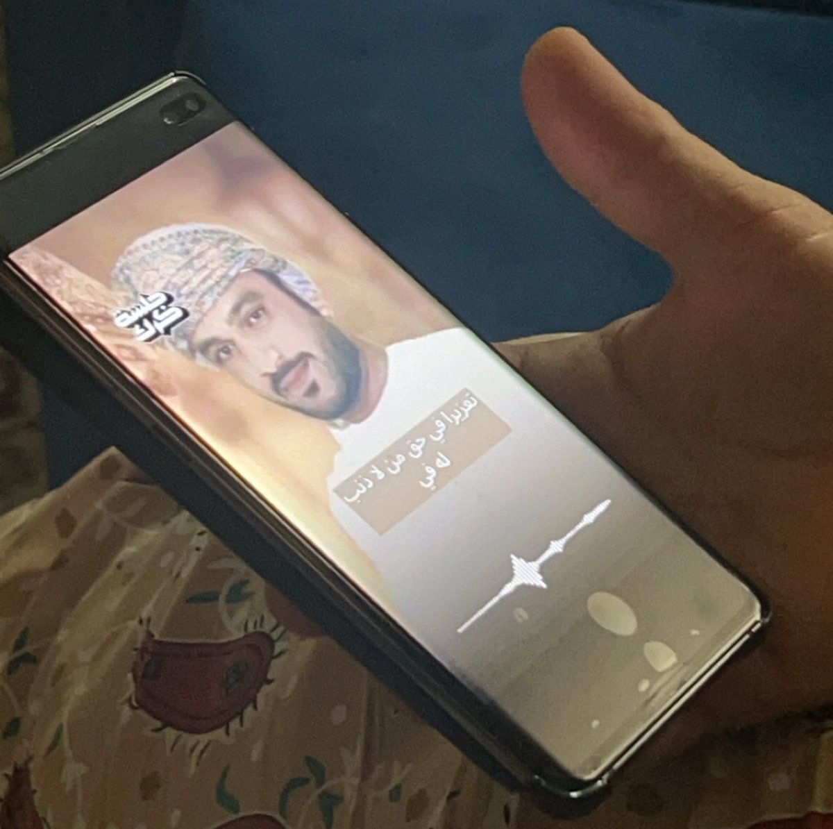 امي وهي تسمع تسجيل سالم ومناشدته #السلطان_هيثم ودعواتها من القلب ربي يفك أسره ويعوده لاهله وبلاده بخير وعافيه عاجلا غير اجل 
 #من_عمان_إلى_بن_سلمان #سالم_الشحاطي #السعودية #محمد_بن_سلمان