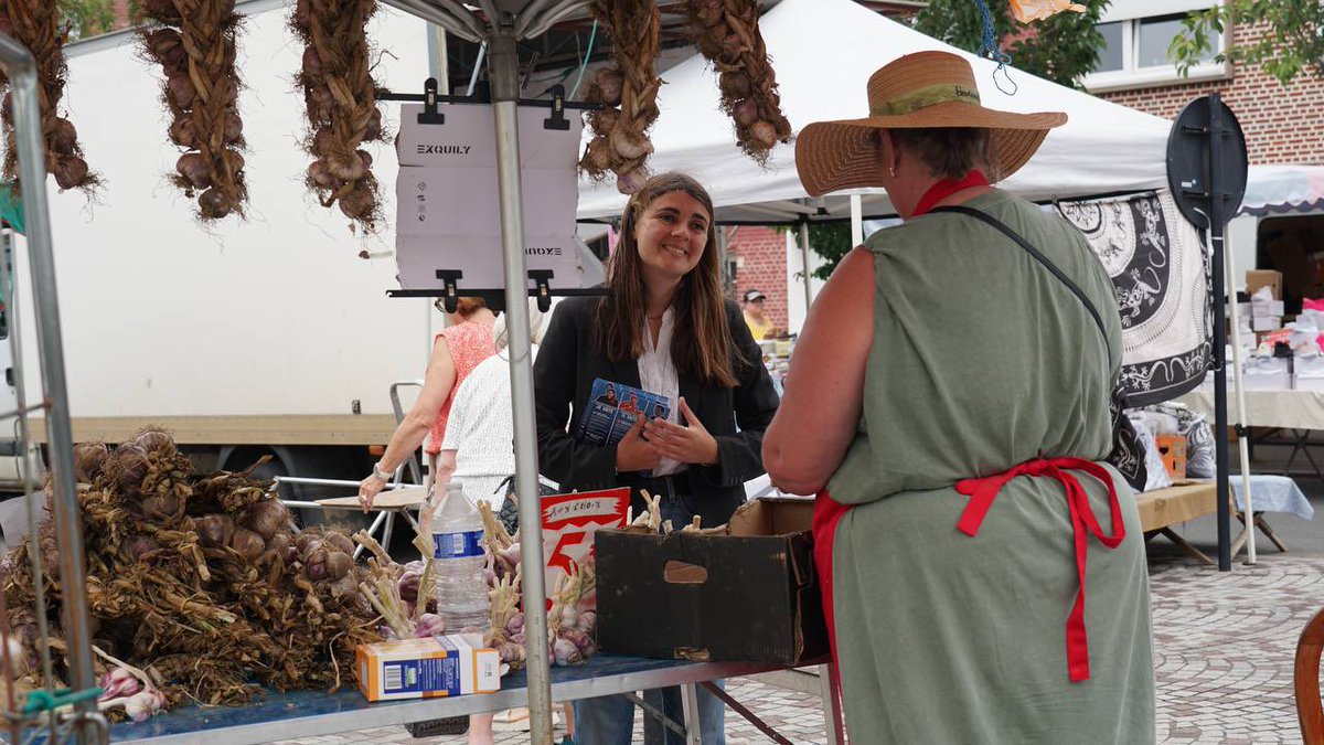 AlbaneBlt's tweet photo. Hier à Amiens nord, ce matin à Abbeville.

L’occasion de rappeler à @franceinfo que, derrière Bardella, il y a des candidats. Chez moi, elle se cache des micros depuis notre débat : lecture des mauvaises fiches, bégaiements face aux revirements du RN… un raté qui en dit long ! https://t.co/nBjT3tuXsW