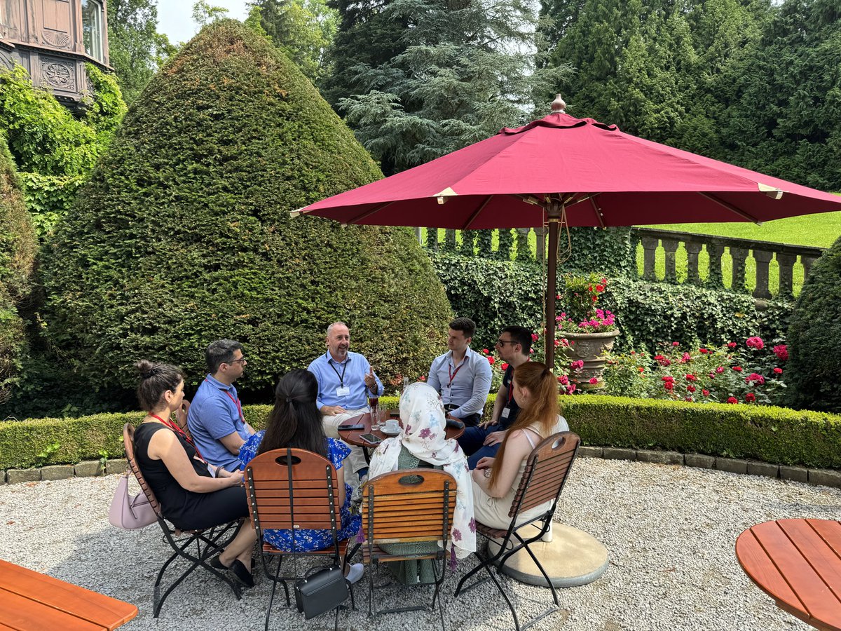 MBMLProgram (@mbmlprogram) on Twitter photo Our graduate students exchanging experiences with Dr. Matthew J. Thomas during the Meet-the-Expert sessions at the 2024 MBML Annual Retreat! <a href="/Boehringer/">Boehringer Ingelheim</a> <a href="/CPI_ExStra/">CPI</a> <a href="/dzlacademy/">The DZL Academy</a> <a href="/jlugiessen/">Universität Gießen</a> Our graduate students exchanging experiences with Dr. Matthew J. Thomas during the Meet-the-Expert sessions at the 2024 MBML Annual Retreat! <a href="/Boehringer/">Boehringer Ingelheim</a> <a href="/CPI_ExStra/">CPI</a> <a href="/dzlacademy/">The DZL Academy</a> <a href="/jlugiessen/">Universität Gießen</a>