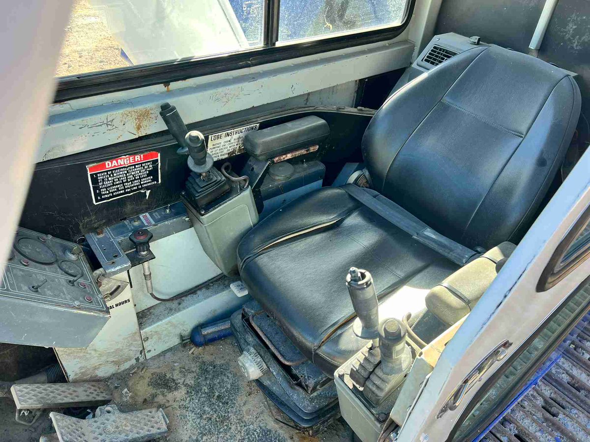 MicoEquipment's tweet photo. 𝟐𝟎𝟎𝟑 𝐌𝐚𝐧𝐭𝐢𝐬 - 𝟏𝟎𝟎𝟏𝟎𝐌𝐗 - 𝐂𝐫𝐚𝐰𝐥𝐞𝐫 𝐂𝐫𝐚𝐧𝐞
𝐇𝐨𝐮𝐫𝐬: 3,231
𝐃𝐞𝐬𝐜𝐫𝐢𝐩𝐭𝐢𝐨𝐧: Tilt Cab, Load Moment Indicator, 55 ton Capacity, Expandable Width Tracks, Engine Reman and New Paint.
𝐏𝐡𝐨𝐧𝐞: +1 281-468-9898
𝐄𝐦𝐚𝐢𝐥: sales@micoequipment.com https://t.co/f4JGT4HjMp