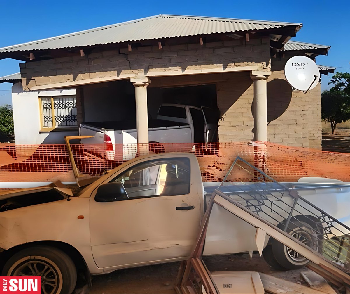 dailysunsa's tweet photo. 🚨 Night of terror: Bakkie flies into family home 😱
#Nightofterror #Justice #Kasicrime #Carflies #Carcrash
https://t.co/BFf8w3yihF