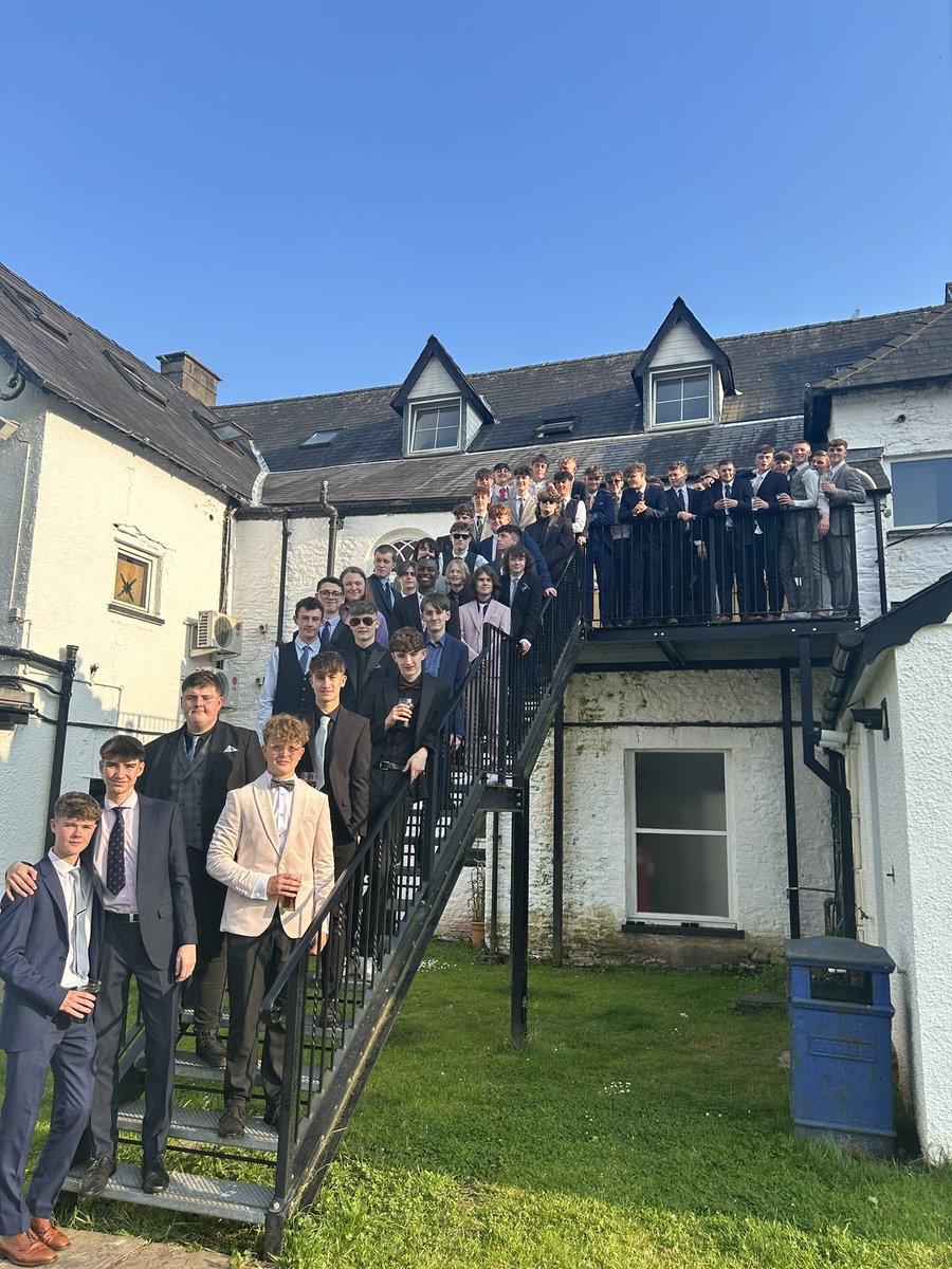 Was lovely being able to catch up with pupils and staff at Crickhowell’s prom last night and celebrating such a wonderful year group 🥰
