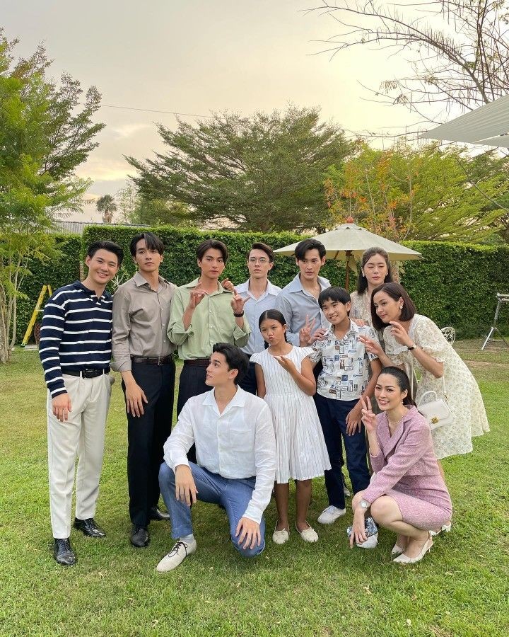 gorjornorsocute's tweet photo. บ้านรณจะเป็นบ้านที่ครึกครึ้นที่สุดเพราะมีลูกสี่ ลูกบุญธรรมอีก แล้วหลานแฝดไปอีกก กูจะบ้าา  555 พูดแล้วขนลุก มึงเอ้ย ถ้าคุณเรคุณกรมีลูกอีกนะ กูไม่อยากจะคิด
*+ ส้มจี๊ด ปาปังไปอีก* =2 https://t.co/ilbvcziNwk