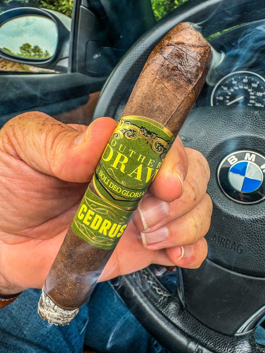 stogiedad's tweet photo. Getting the heck out of Metro Atlanta before all of this traffic hits…just fired up a @sdcigars #Cedrus for the ride back to the ‘burbs.  It’s a good one!  #nowsmoking #BOTL #CigarLife #watchoftheday #Anonimo #SouthernDraw https://t.co/nJfT1YffE5