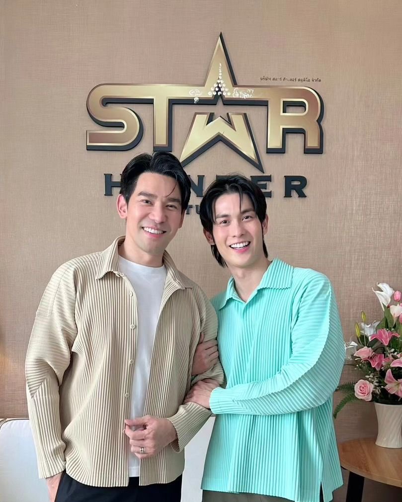 hubboyslove's tweet image. VÃO EMOCIONAR! 🏳️‍🌈 #PorschArm, junto com a Star Hunter, anunciaram a primeira série de reality sobre casamento LGBTQIA+ da Ásia!

Intitulada #PorschArmTheWedding, a série seguirá a vida amorosa e os preparativos de casamento do casal. #พอร์ชอาม