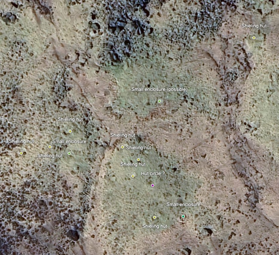 57seoras's tweet photo. The importance of looking at different available aerial resources. Initially thought four huts then a closer look 🤓 Bing beats Google tho that might change on updates. Plus tilt and heading helps (Bing,Google Earth). Bing/Google x2/OS via Pastmap/.
56.75932, -3.67904
#shieling https://t.co/anfrY60XhQ