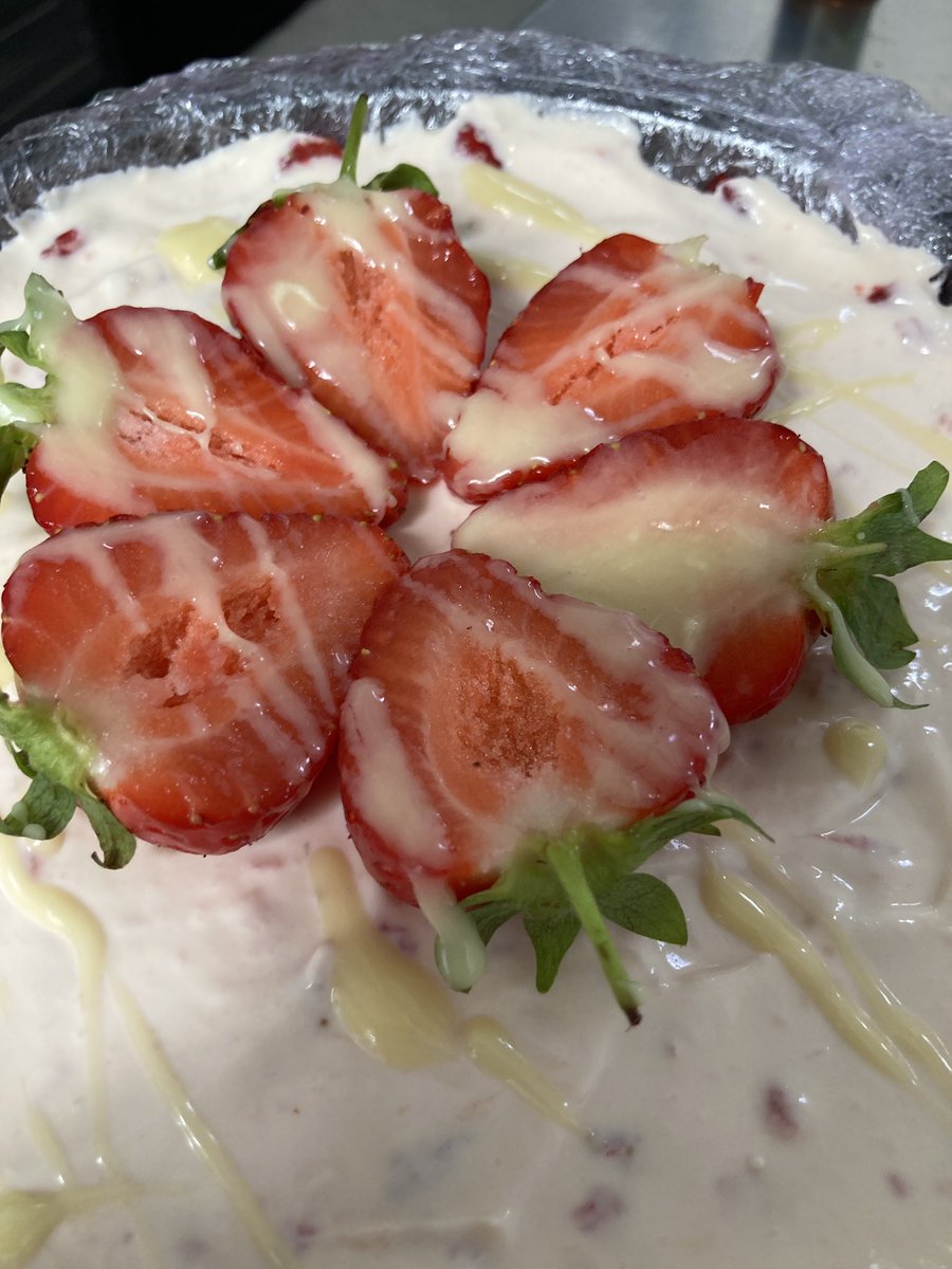 Awesome afternoon covering cooking lesson. The Strawberry Cheesecakes made by students tasted delicious 💕💕and looked amazing 🎉