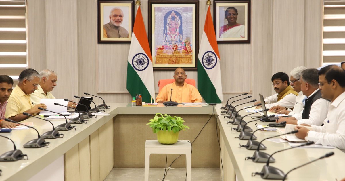 #UPCM <a href="/myogiadityanath/">Yogi Adityanath</a> ने लखनऊ स्थित अपने सरकारी आवास पर आयोजित एक उच्चस्तरीय बैठक में प्रदेश में निर्माणाधीन एवं नवीन एक्सप्रेस-वे परियोजनाओं, औद्योगिक कॉरिडोर तथा डिफेंस कॉरिडोर के विकास की प्रगति की समीक्षा कर आवश्यक दिशा-निर्देश दिए।

मुख्यमंत्री जी ने कहा कि प्रधानमंत्री