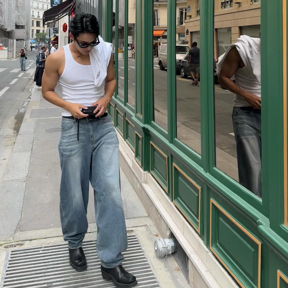 kmgarchivee's tweet photo. mingyu and this fuckass white tank top https://t.co/Wnp0UXmTig