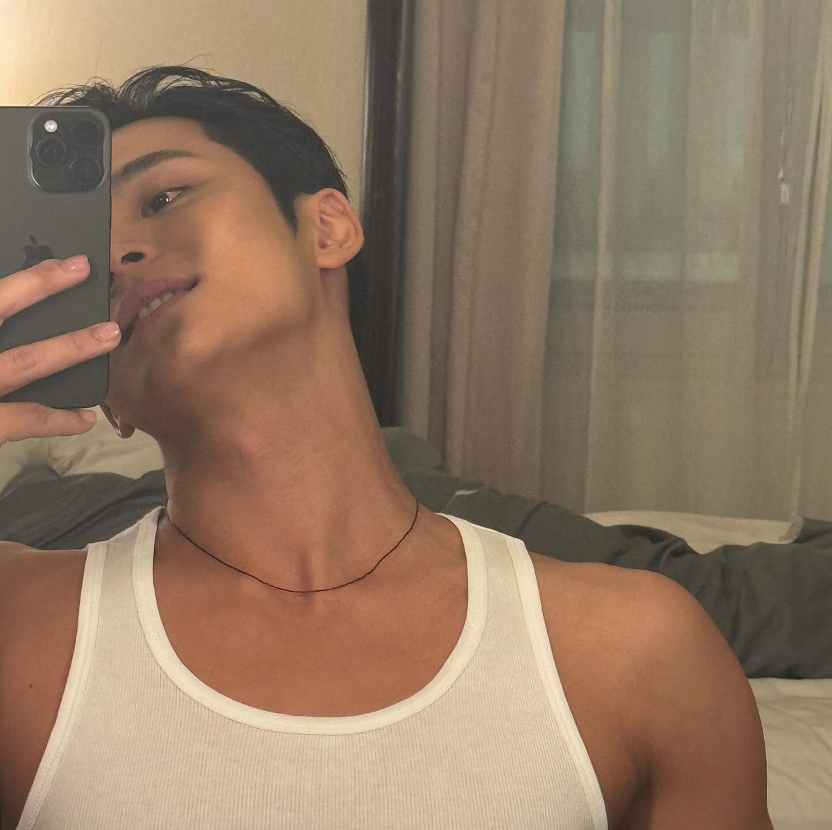 kmgarchivee's tweet photo. mingyu and this fuckass white tank top https://t.co/Wnp0UXmTig