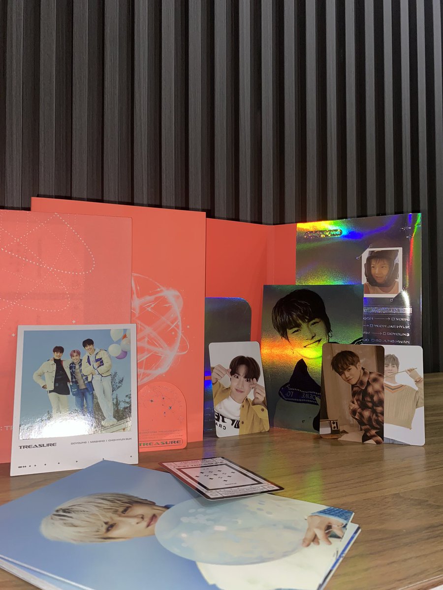 _Nich_A's tweet photo. SELLING MY 1st ALBUM THE FIRST STEP: TREASURE EFFECT
Price: 2k negotiable 🥰
Inclusions:🤩🤩🤩
- Magnet Package Box + Sleeve
- Photobook
- Photocard File Folder
- Lyrics Postcard Set
- Hologram Postcard
- Unit Polaroid
- Baby Photocard
- Photocard
- Selfie Photocard https://t.co/9zQxxlVBJS