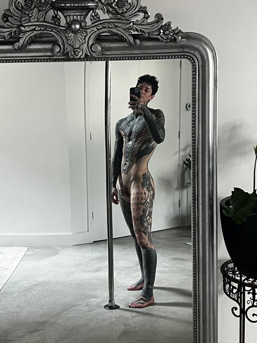 Watch Cam Damage (Trans Reznor)'s leaked NSFW photo on TwXstars