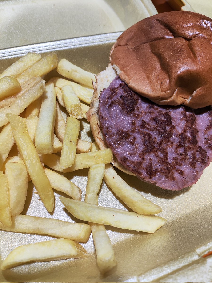 Hokus14's tweet photo. @ZappBrannigan33 @ResurrectionESP Aprovecho para promocionar la basura de hamburguesas del pandemonium. 10 euritos de nada, y solo pan y "carne". https://t.co/KW8Z4f2G3v