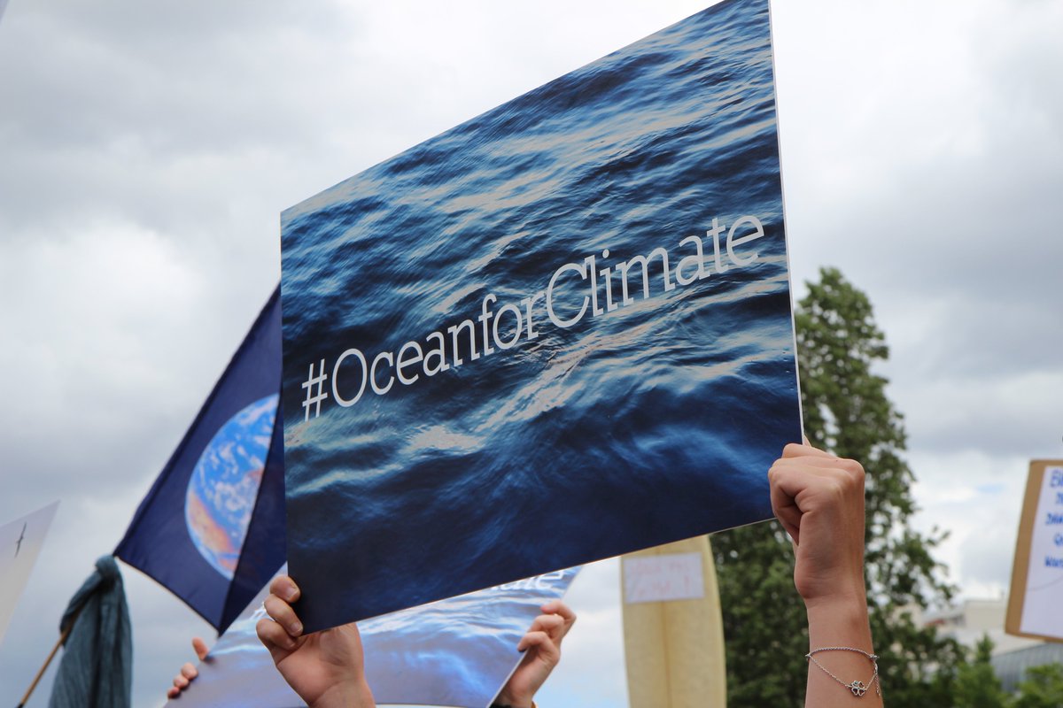 [#TRIBUNE] 🌊En amont des #Législatives2024, 47 personnalités membres de l'<a href="/ocean_climate/">Ocean & Climate Platform</a> rappellent que l'action en faveur de l'#océan, du #climat &amp; de la #biodiversité doit rester une priorité politique. L'avenir du vivant &amp; de nos sociétés est en jeu!
📎lemonde.fr/blog/oceanclim…