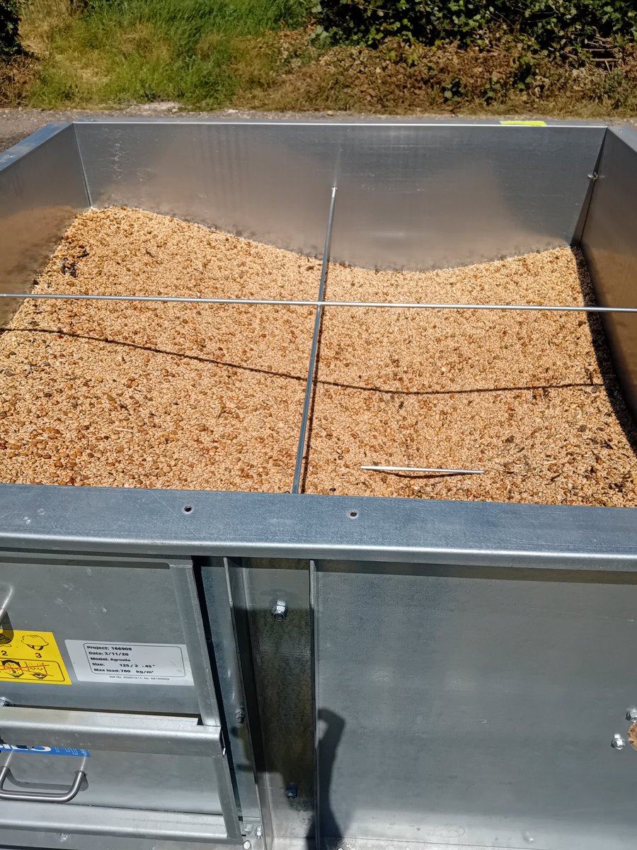 IFarmers's tweet photo. Crop separation is perceived as a barrier to #intercropping, but new technology is making this process easier &amp; more accessible

The group went to see some of this tech in action - here you can see the before &amp; after for a wheat/bean intercrop

Thanks @McArthur_Agri for the demo! https://t.co/AXCafoH5WH