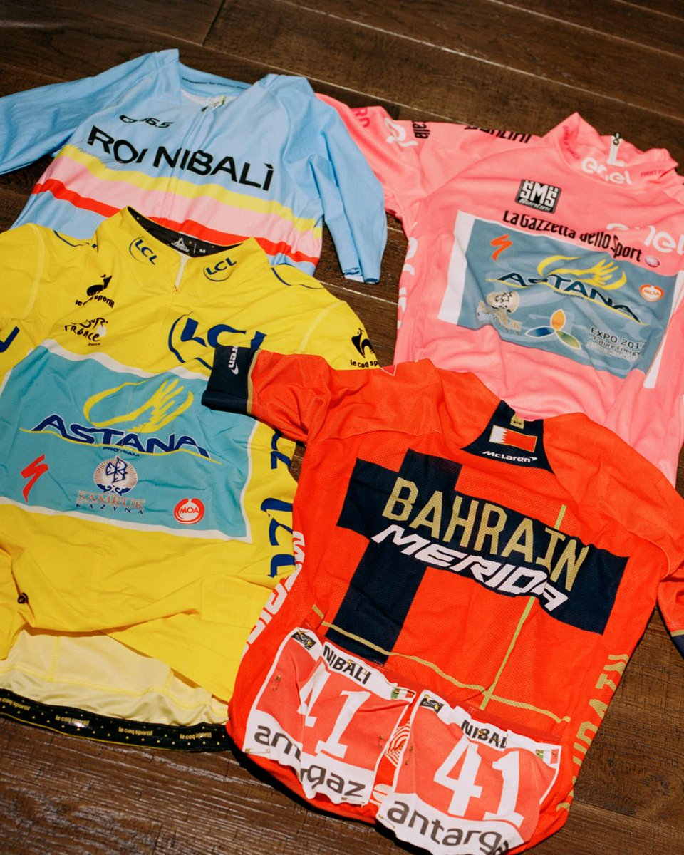 Q36_5's tweet photo. ROI NIBALÌ

With these words, La Gazzetta dello Sport announced Vincenzo Nibali’s victory of the Tour de France 2014.
Our special edition jersey commemorates Vincenzo's four Grand Tour victories with four distinct stripes.

Shop: https://t.co/etixBeFnJo

#Q36_5 #VincenzoNibali https://t.co/zWGeLtTHMB