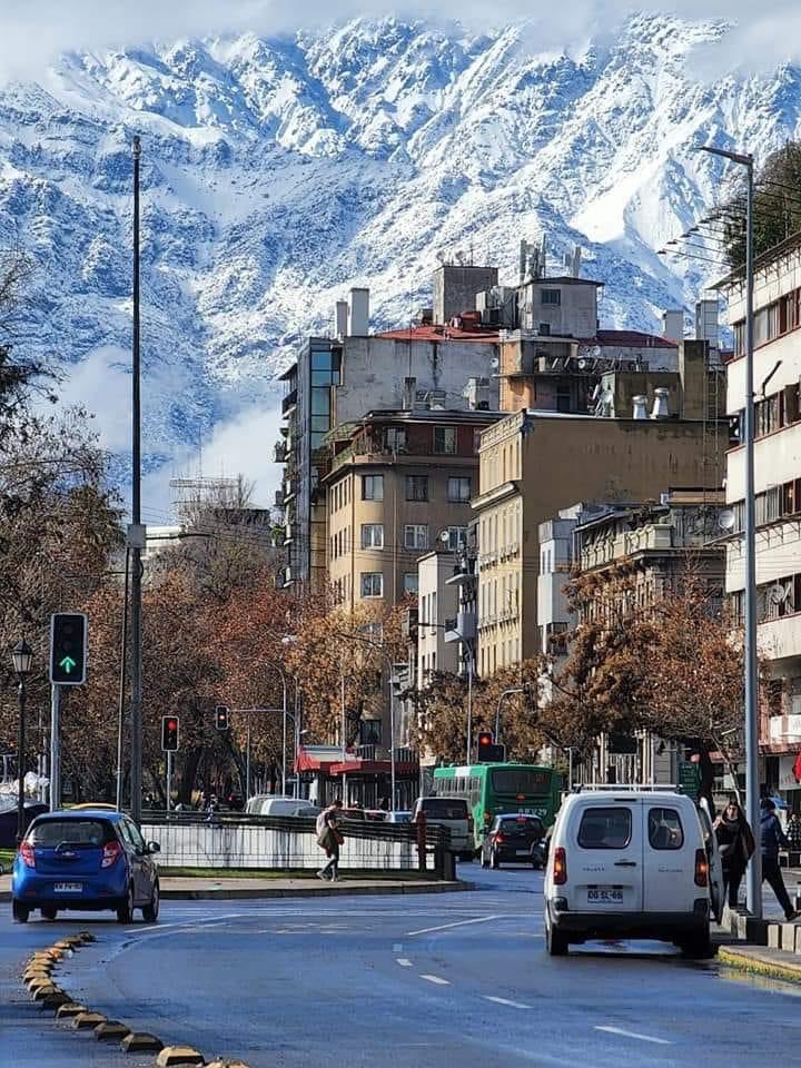 Que chingón se ve la cordillera, hipnotiza el invierno en Santiago 🥶
#Inverno #SantiagodeChile