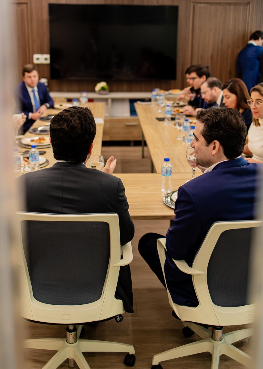 OmarLFernandez's tweet image. Me he reunido con la Junta Directiva de la Asociación Nacional de Jóvenes Empresarios @ANJE_RD, donde pudimos conversar sobre la agenda legislativa que estaremos impulsando desde el Senado, así como la visión del empresariado jóven, acerca de los temas estructurales que impactan…
