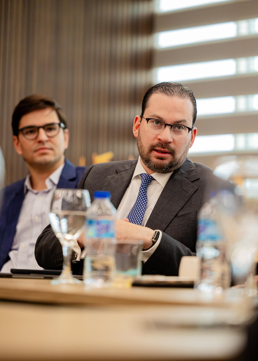 OmarLFernandez's tweet image. Me he reunido con la Junta Directiva de la Asociación Nacional de Jóvenes Empresarios @ANJE_RD, donde pudimos conversar sobre la agenda legislativa que estaremos impulsando desde el Senado, así como la visión del empresariado jóven, acerca de los temas estructurales que impactan…