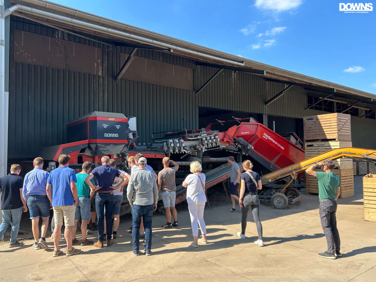 DOWNS_Fr's tweet photo. Yesterday, we welcomed prospects to the Netherlands to showcase our Downs #CropVision #optical #sorter. They had the opportunity to watch a live #demonstration and hear a user testimonial from Rob, a farmer in Lelystad!🔴🇳🇱🥔 https://t.co/Y1mXBayYr3
