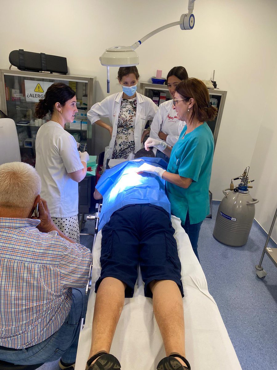 Hoy en Qx menor, 2 R1 IGA e IRENE Y mi súper R4 MARVictoria , quiste en espalda entre otras y mi <a href="/pedroconesadue1/">Pedro Conesa</a> q se jubila y era su último day. <a href="/Area2Cartagena/">@Area2Cartagena</a>