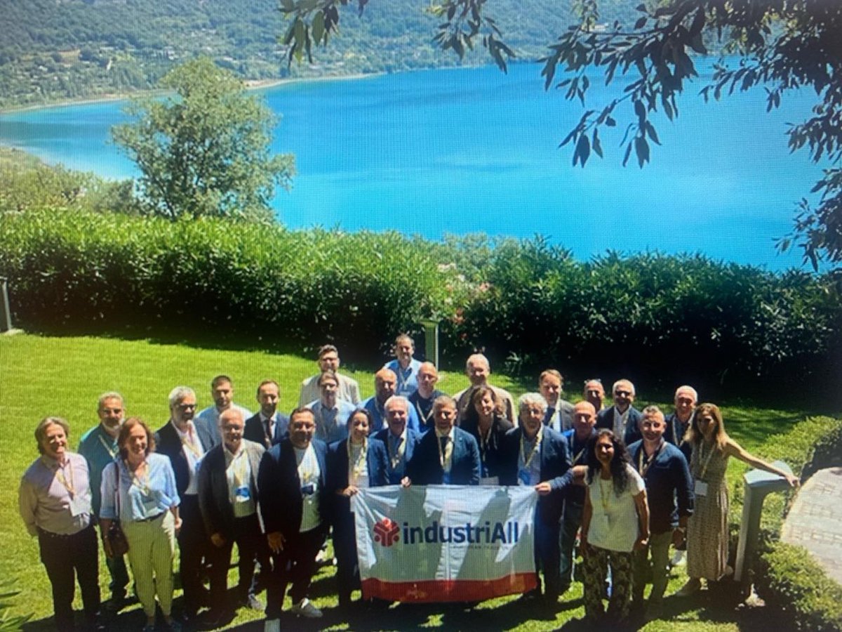 industriAll_EU's tweet photo. Today @industriAll_EU is talking Just Transition #Eni
 
No doubt on the way forward. We need companies with: 

👉clear industrial plans for the future
👉re/upskilling for job-to-job transitions
👉5-star social dialogue thanks to strong #EuropeanWorksCouncils and negotiated solutions