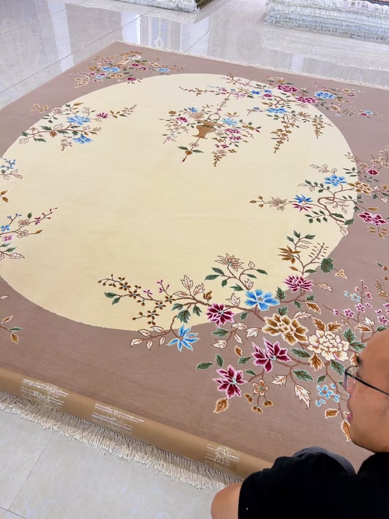 camelcarpet's tweet image. Handmade wool silk carpet to customer. #woolsilkcarpet #woolsilkrug