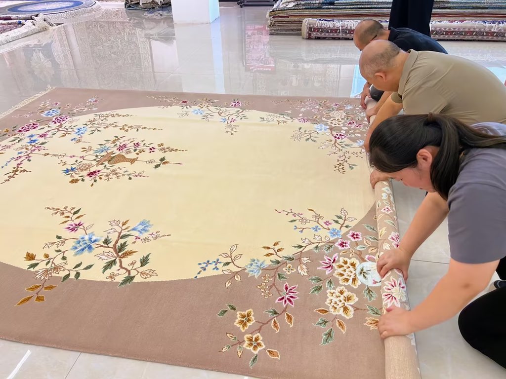 camelcarpet's tweet image. Handmade wool silk carpet to customer. #woolsilkcarpet #woolsilkrug