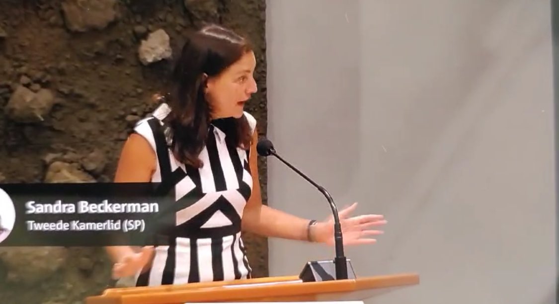 🥳🥳<a href="/SandraBeckerman/">Sandra Beckerman</a> diende vandaag een motie in om in overleg met dierenhulporganisaties en de regering tot structurele financiering bij wilde dieren met #vogelgriep te komen en wat GEWELDIG dat de <a href="/LNVTweedeKamer/">LNV Tweede Kamer</a> en <a href="/minlnv/">Minlvvn</a> haar daarin steunt! #samenvoordieren