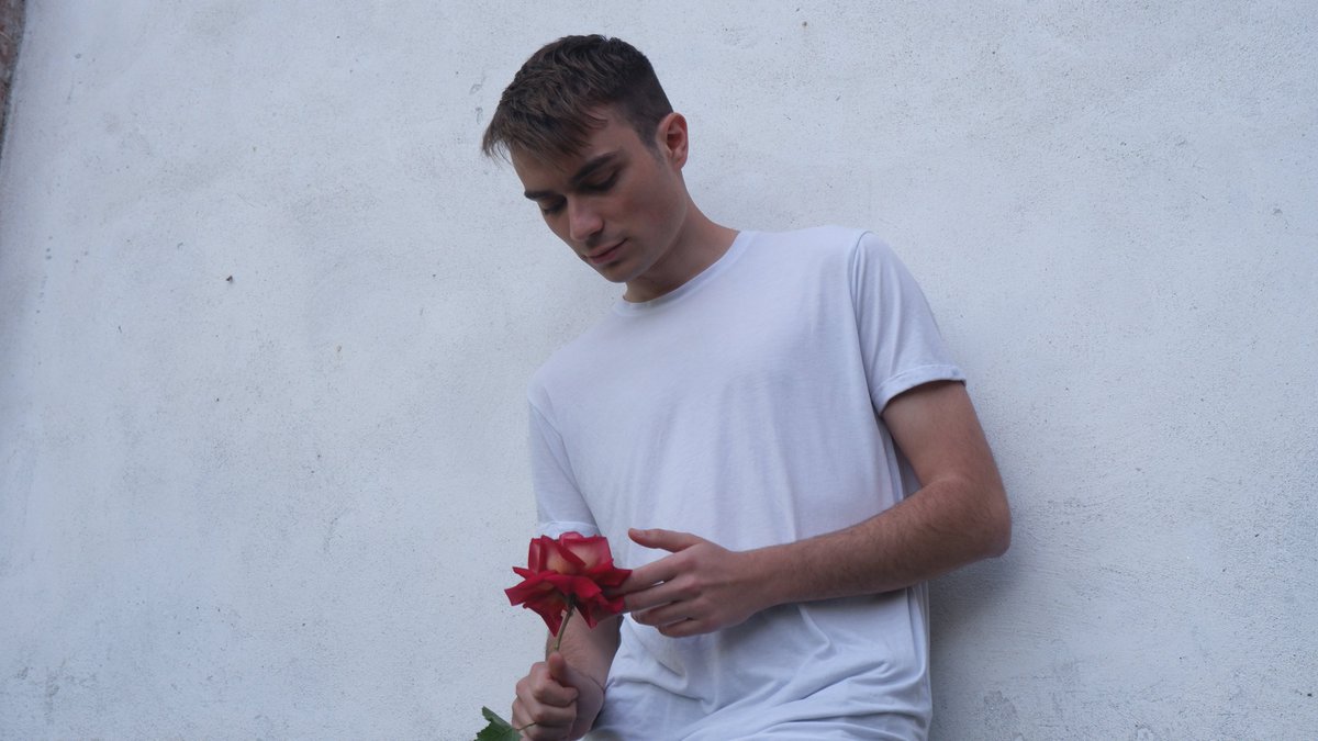 Premiering my upcoming EP and its dedicated live show on the official Audius discord in
2 hours! 
Join at: discord.gg/audius?event=1…