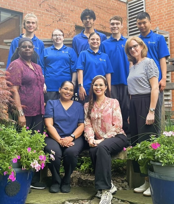 Celebrating the Project SEARCH class of 2024!! Congratulations, graduates!!👏🎓  #HCDSBbelonging <a href="/hcdsbSEAC/">SEAC</a>