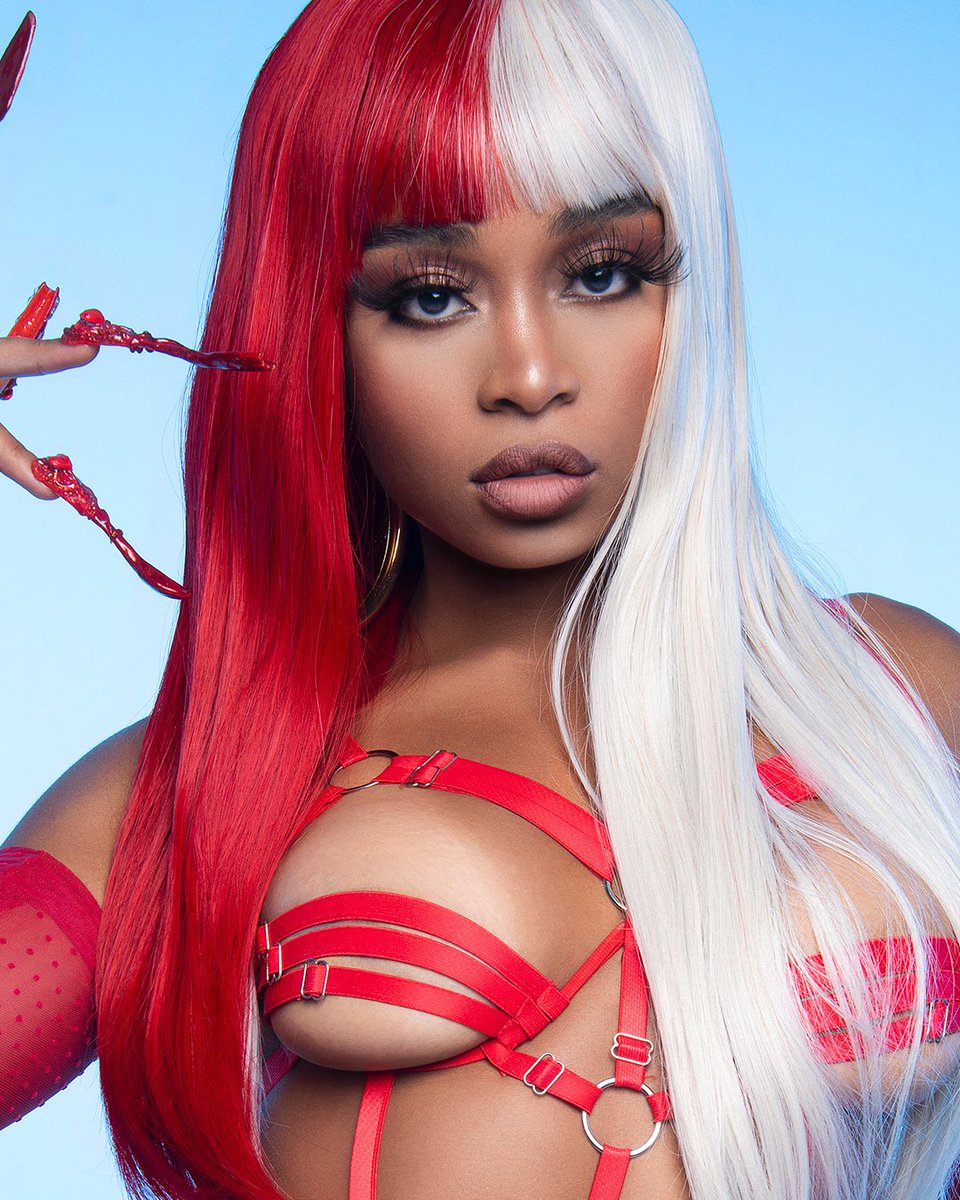 sterdoviolino's tweet image. Details 💅🏾 A unha que cortou um pedaço de bolo! Quem aqui também amou essa parte? Bora ouvir e assistir &apos;Anel&apos; 💍 #funk #funkpop #original #anel