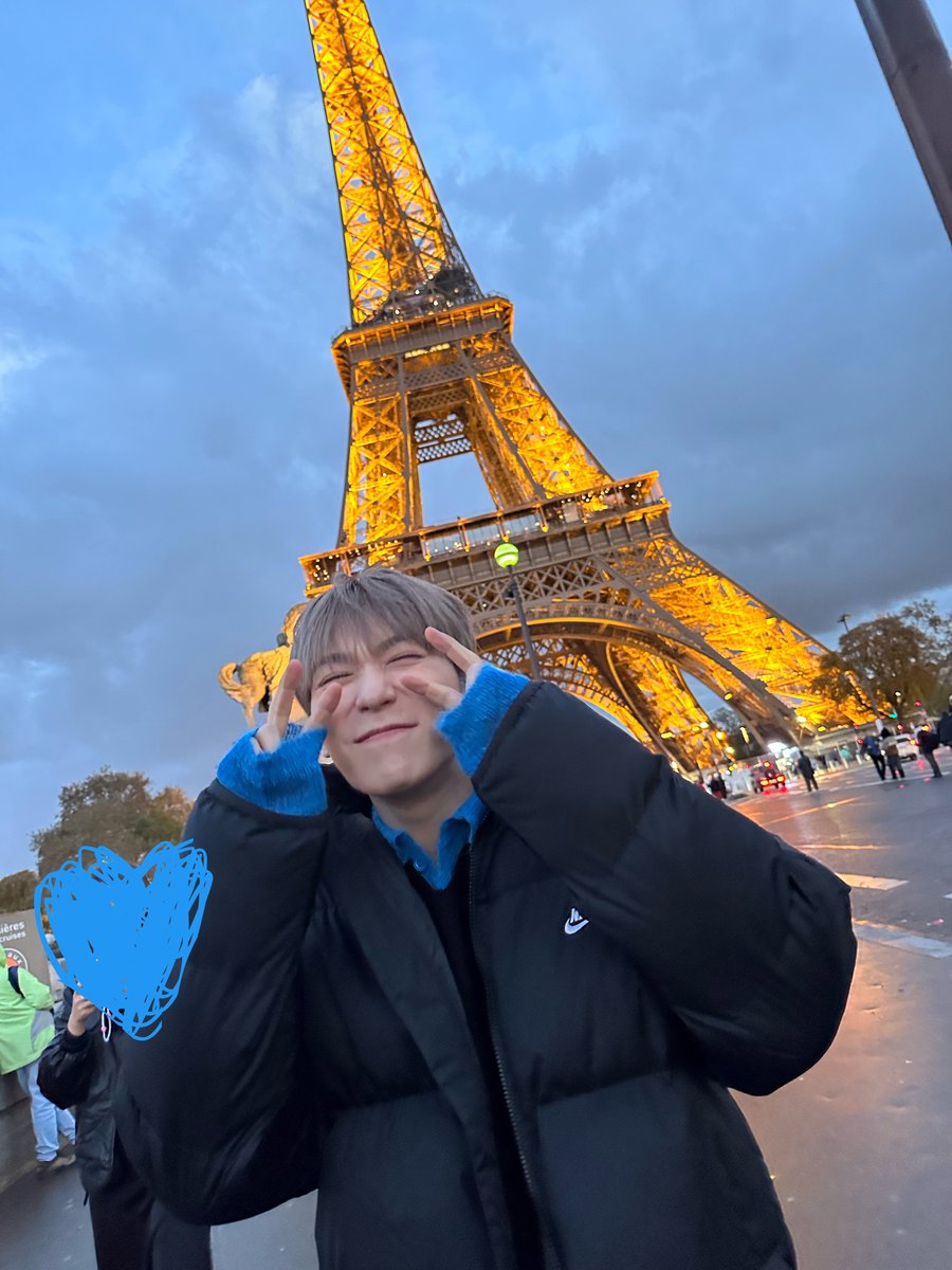 official_ONEUS's tweet photo. [#환웅]
생일 축하했다💙 https://t.co/zB45Jr7opD