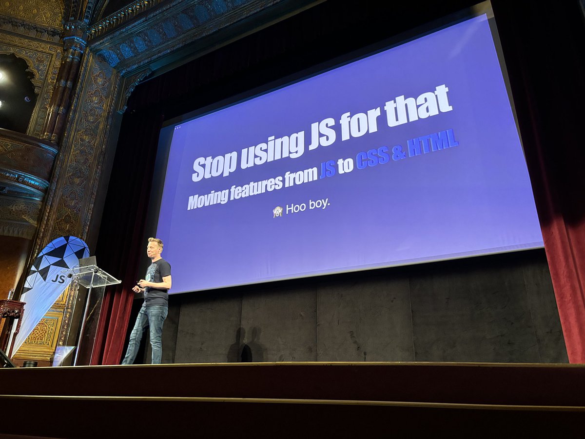 megahitrw's tweet photo. @kilianvalkhof very nice talk about useless UI javascript hacks 😎🔥 #JSConfBP https://t.co/5BidYDsEK5